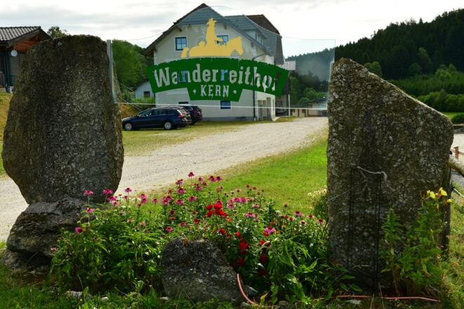 Vorbei am Wanderreiterhof Kern