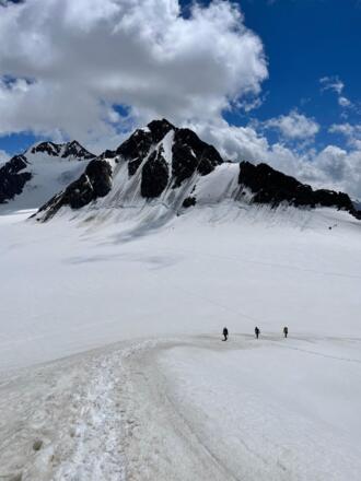 Blick zurück von der Petersenspitze. Hier sieht man sehr gut die Wildspitze