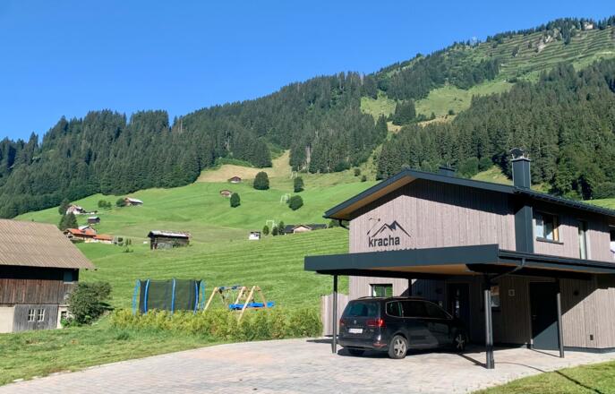 13DFB044-4F5D-4835-B0B3-1A697B56A3CC