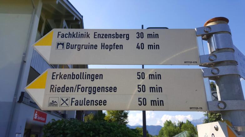 Die Schilder weisen Ihnen den Weg. Erstes Etappenziel der Faulensee.