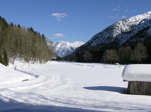 Winterwanderung Sonnenweg - Im Graswangtal