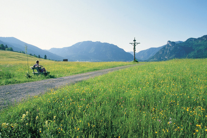 Wanderung Altherrenweg - Bank mit herrlicher Aussicht bei Unterammergau