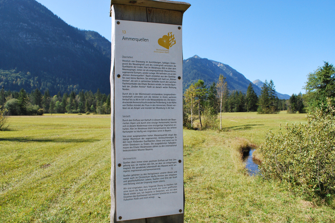 Fernwanderweg Meditationsweg Ammergauer Alpen - Stele an den Ammerquellen