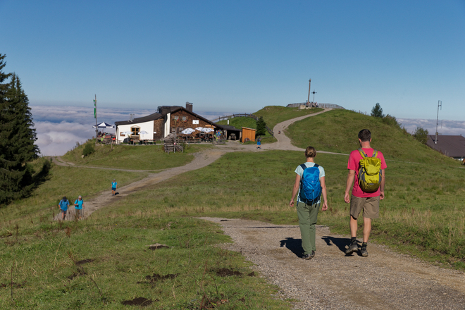Wanderer an der Hörnle Hütte