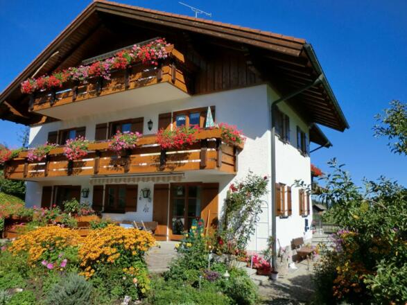 Haus Freisl in Fischen-Au im Sommer