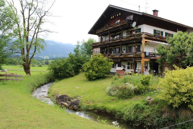 Unser Bauernhof mit Gebirgsbach