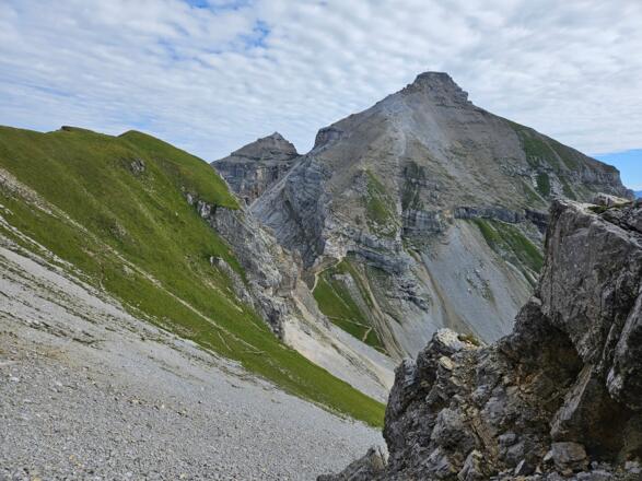 Rückblick auf die Serles am Aufstieg auf die Lämpermahdspitze