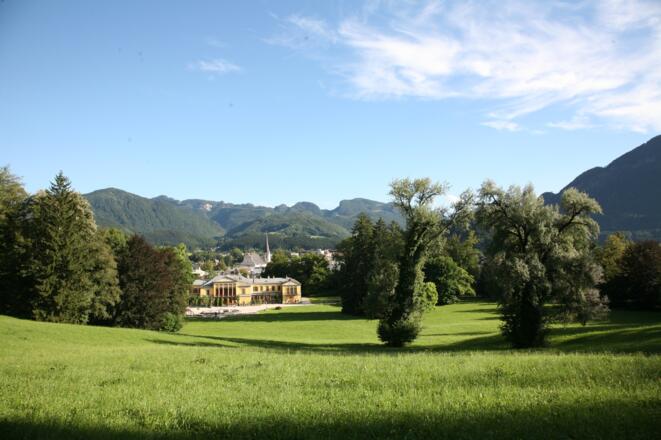 Blick durch den Kaiserpark auf die Kaiservilla