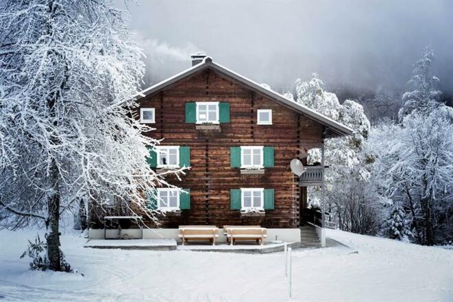 Bergfrieden in Partenen - Winter Hausansicht