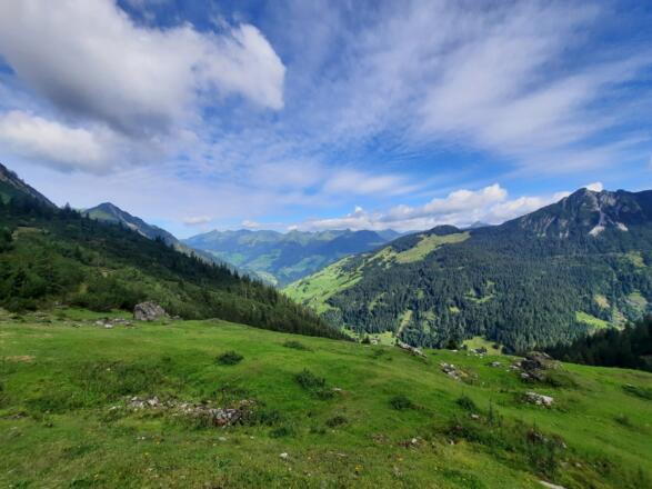 Blick hinunter Richtung Marul und Walserkamm