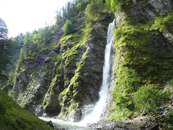 Der Wasserfall am Ende der Liechtensteinklamm ist das Signal zum Umkehren.