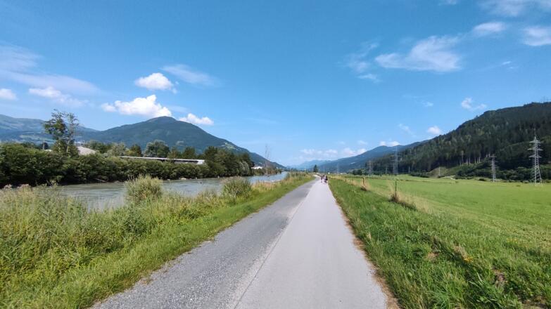 Tauernradweg an der Salzach