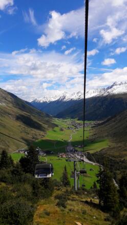 Mit der Seilbahn hinab schweben. Das haben wir uns verdient!