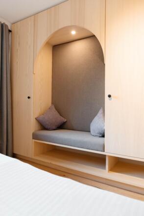 App 6 I App 7 - Schlafzimmer mit Sitzbank