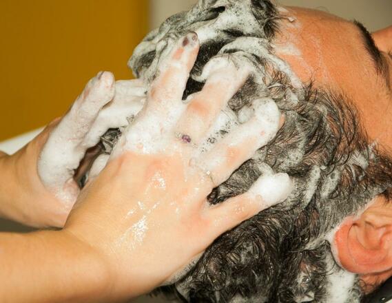 Friseur Kopfwäsche