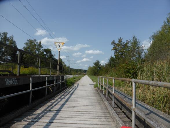 Radweg entlang der S-Bahn Richtung Pilsensee