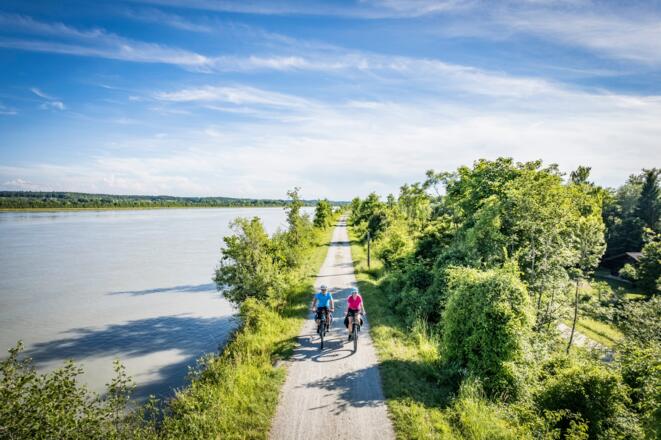Inndamm nähe Waldsee
