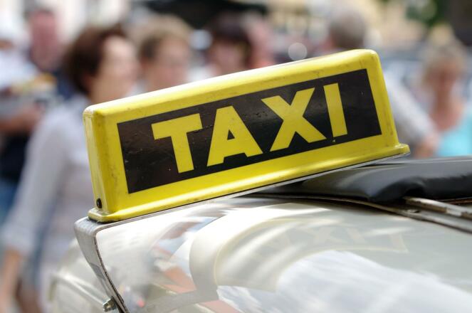 Taxi Schild