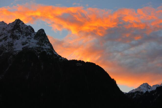 Aussicht mit Alpenglühen