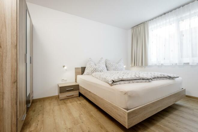 Schlafzimmer mit Doppelbett