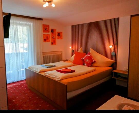 Nr. 4 - Schlafzimmer Nr. 2 -