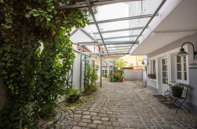 überdachter Vorplatz