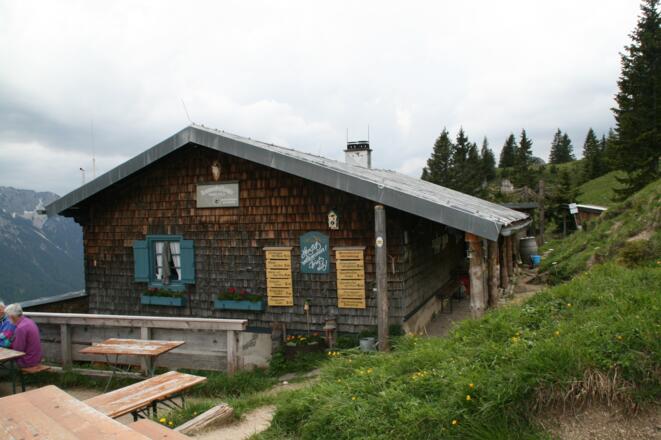 Unsere 1. Etappe endet nach knapp 8 Stunden am Brunnekopfhaus