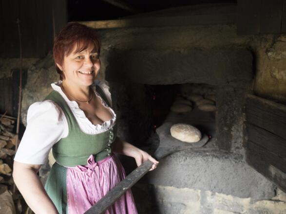 Brot backen im alten Backhaus