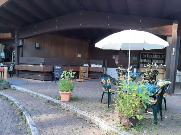 Kulturcafe Riezlern im Sommer Terrasse