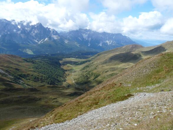 Ein weiterer Aufstieg zur Sella dei Frugnoni mit Blick auf die Sextener Dolomiten.