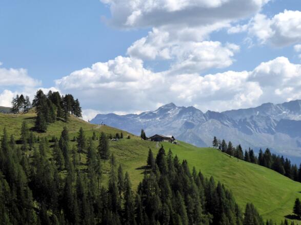 Die Bichl Hochalm mit dem Keeskogel (2886 m) im Hintergrund.