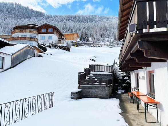 slope behind the house: ski in & out