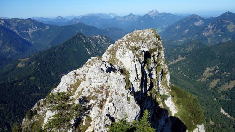 Blick zum 3. Gratgipfel beim Abstieg