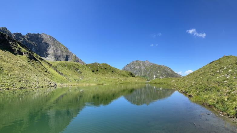Glasklarer Bergsee
