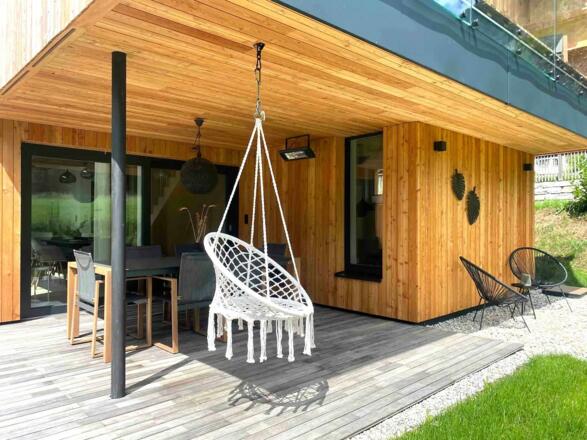 Terrasse mit Hängesessel
