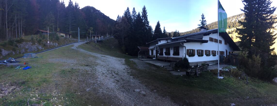 Die Mitteralm gelegen an der Zahnradbahn