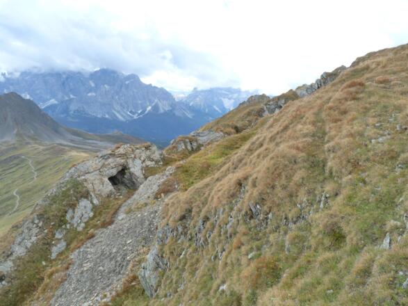 Bei der Überschreitung des Kammes treffen wir immer auf Frontstellungen aus dem I. Weltkrieg.