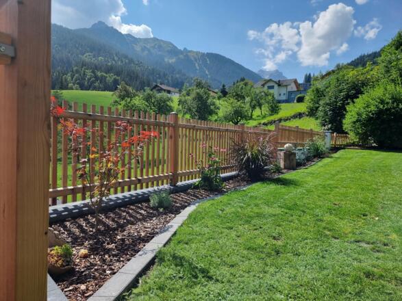 Garten Blick zum Sulzfluh