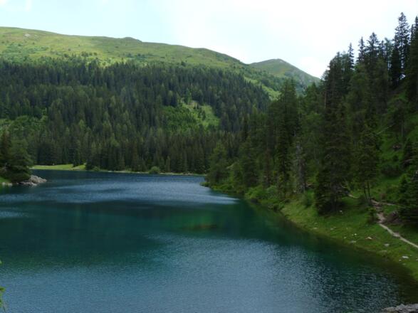 Die Lage des Obernberger See erinnert an eine wilde kanadische Landschaft.
