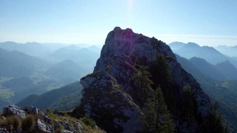 4. Gratgipfel ~1530m mit Blick zur Falkenmauer