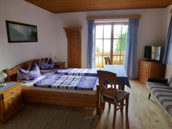 Dreibettzimmer mit Balkon Haus Gertraud Reichl Steinbach am Attersee