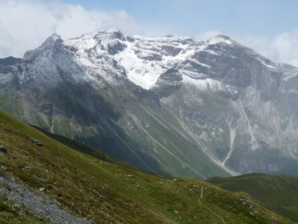 Blick nach Westen zum Hinteren Roßlauf und Obernberger Tribulaun.