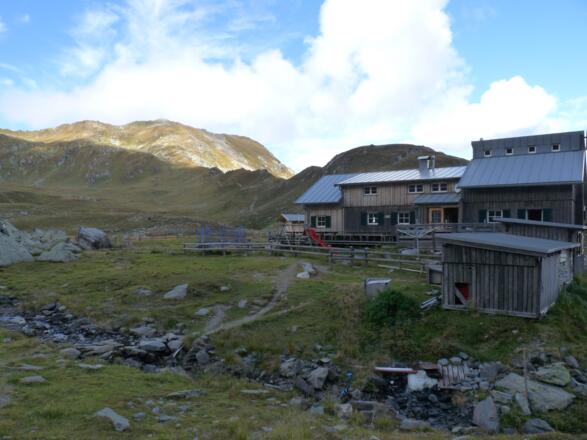 Die Obstanser Seehütte ist nach gut 2,5 Stunden erreicht.