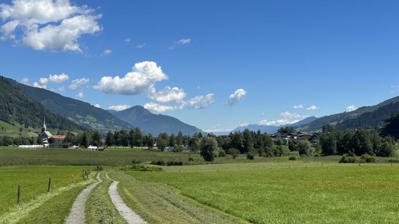 Luziarunde - Wunderschöner Wiesenweg zwischen Aisdorf und dem Badeseegelände