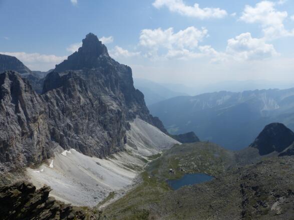 Der Sandessee im Antlitz des Pflerscher Tribulaun.