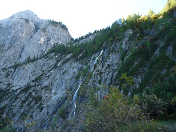 Der Talschluss des Winklertales wird von gewaltigen Felswänden eingerahmt.