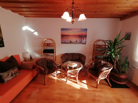 Sehr gemütliches, sonniges Wohnzimmer zum Relaxen und Fernsehen