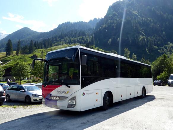 Im Talschluss Stockham wartet der Bus 540 nach St. Johann.