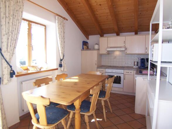 Ferienwohnung Gamswinkel, Esstisch und Küche