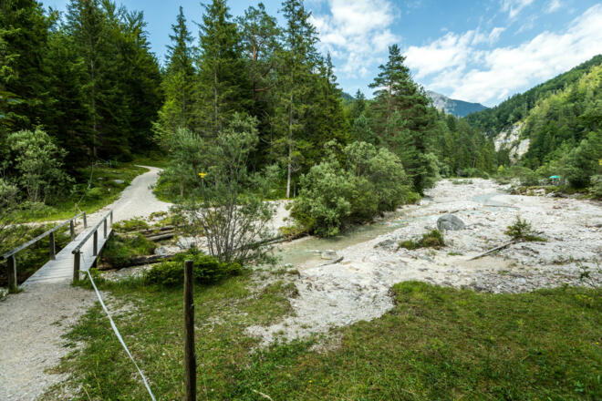 Eine Brücke über den Seinsbach